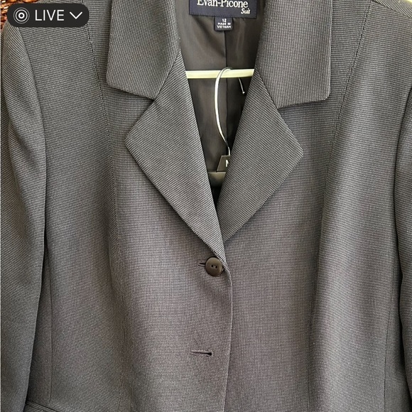 2 piece suit - Picture 2 of 10